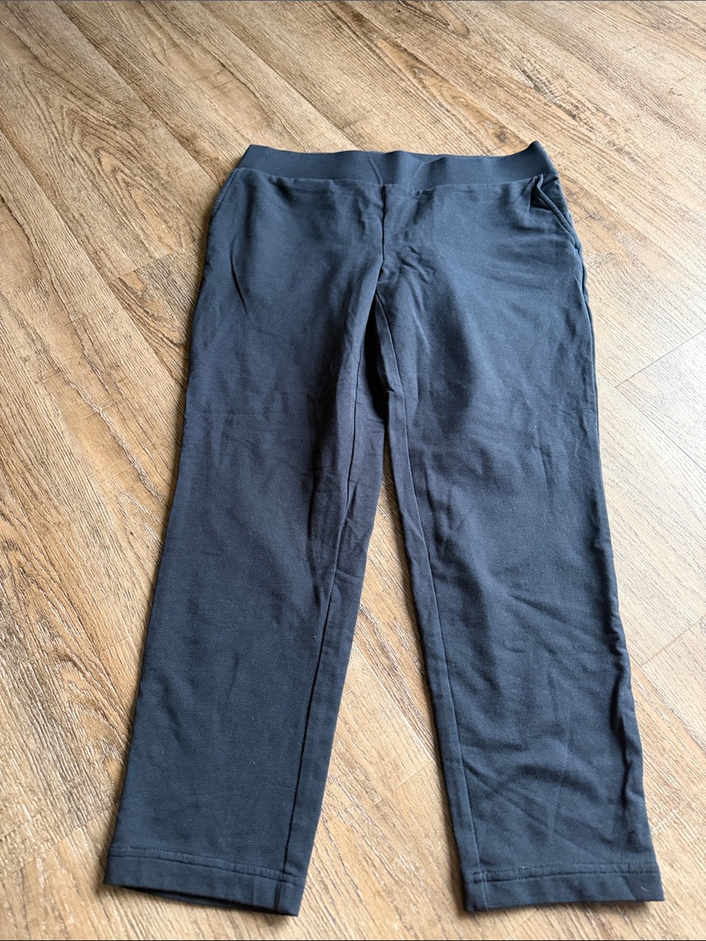 Women’s Black Pull-On Capris - Classic Everyday Fit